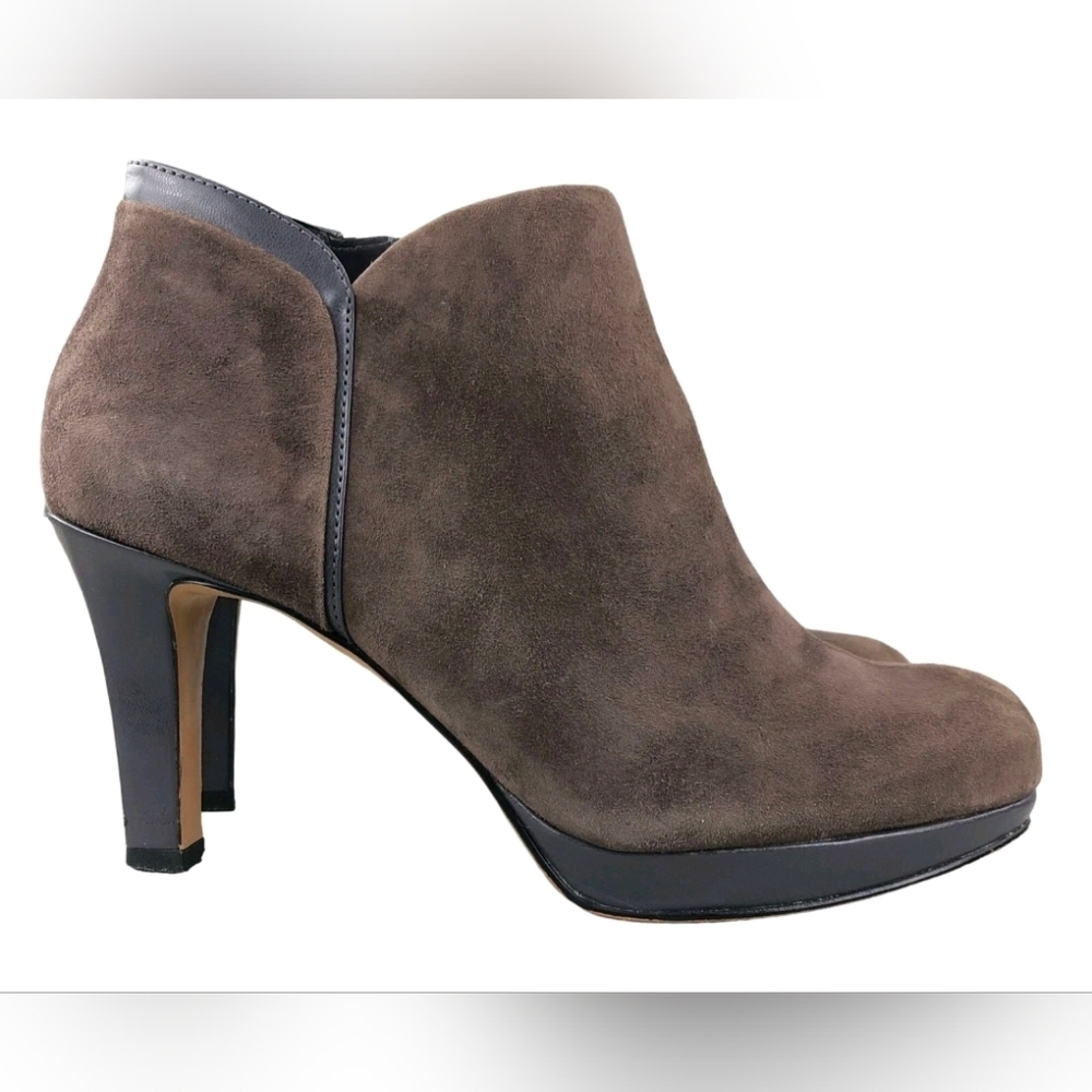 Clarks women's boots brown suede ankle Ambyr Gem size 8.5